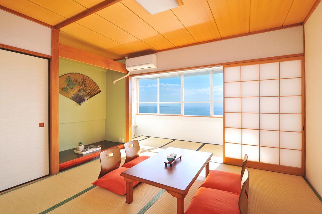 Onsen Hostel Hinoemi Atami  Rum bild