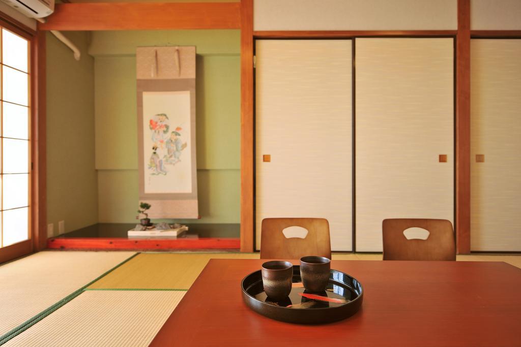 Onsen Hostel Hinoemi Atami  Rum bild
