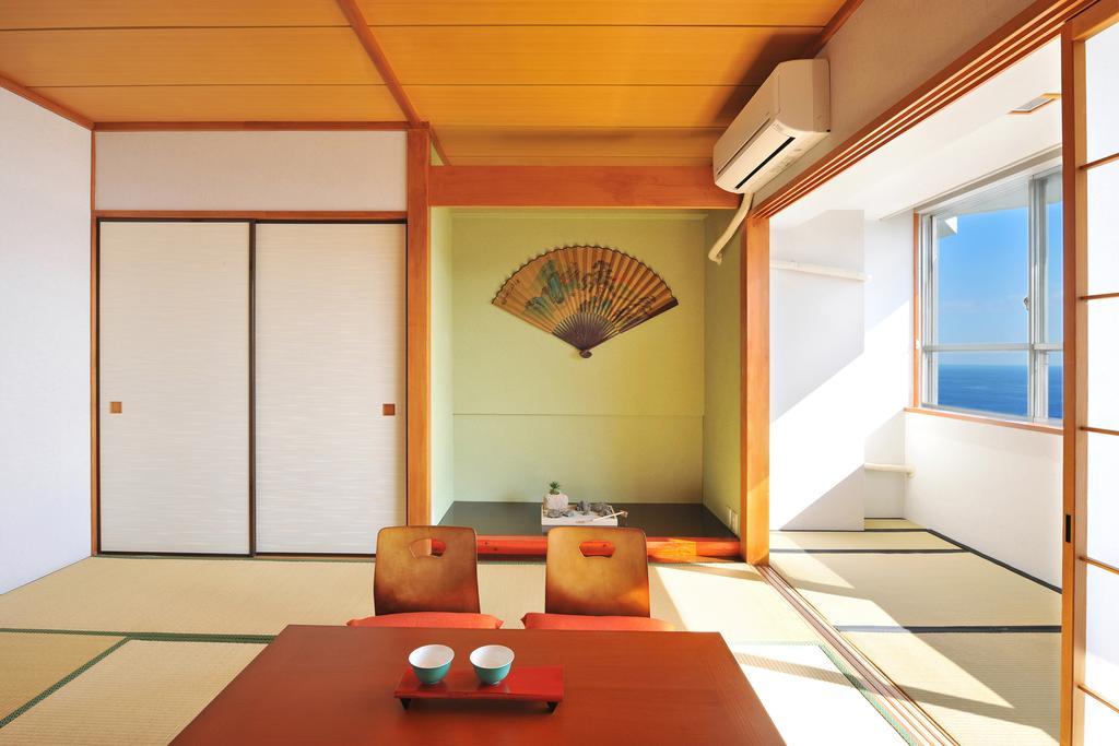 Onsen Hostel Hinoemi Atami  Rum bild