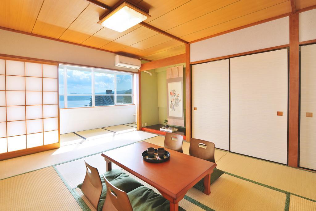 Onsen Hostel Hinoemi Atami  Exteriör bild